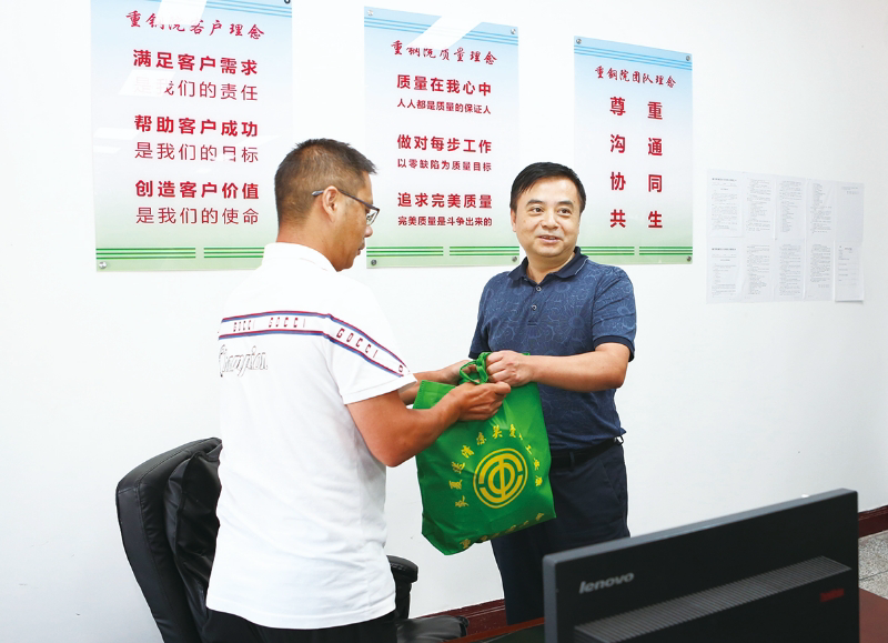 管朝晖慰问贝博BB院职工